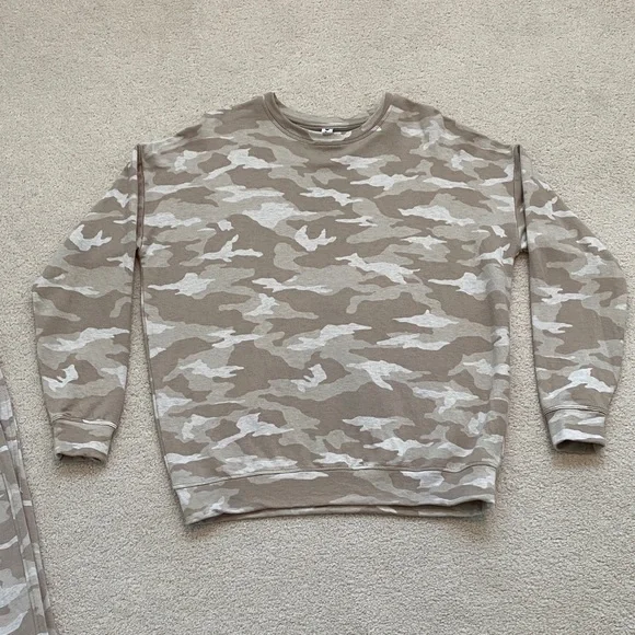 🌸ATHLETA SET Camo Print Jogger Set - Picture 2 of 12